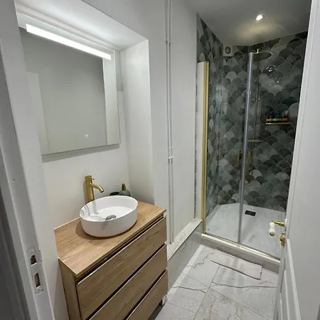 Appartamento Charming Parisian Flat Near Eiffel Tower *