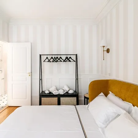Charming Parisian Flat Near Eiffel Tower Apartment *